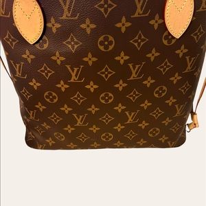 Authentic Louis Vuitton MM neverfull purse in great condition w/cherry interior